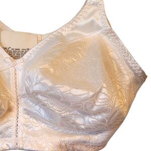 Bali Women's Cream Full Coverage Lace Bra Size US 38DD